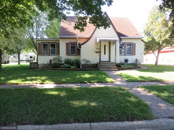 1120 15th St E, Glencoe, MN 55336