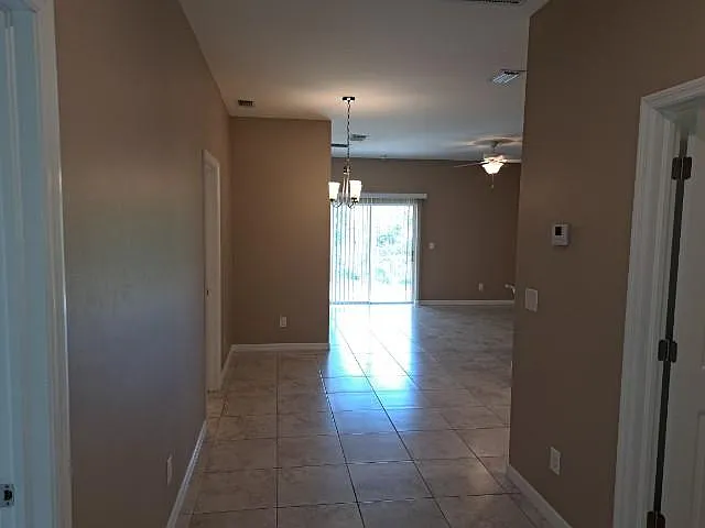 3 bed, 1255 sqft, $1,585 — Photo 3