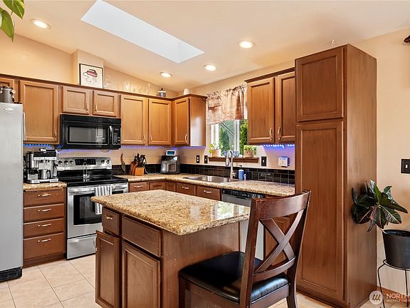 5th image of 8324 17 Street SE
