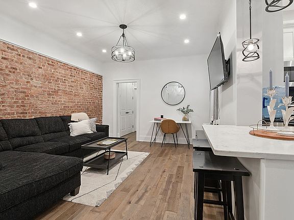 5th image of 135 W 16th St #552