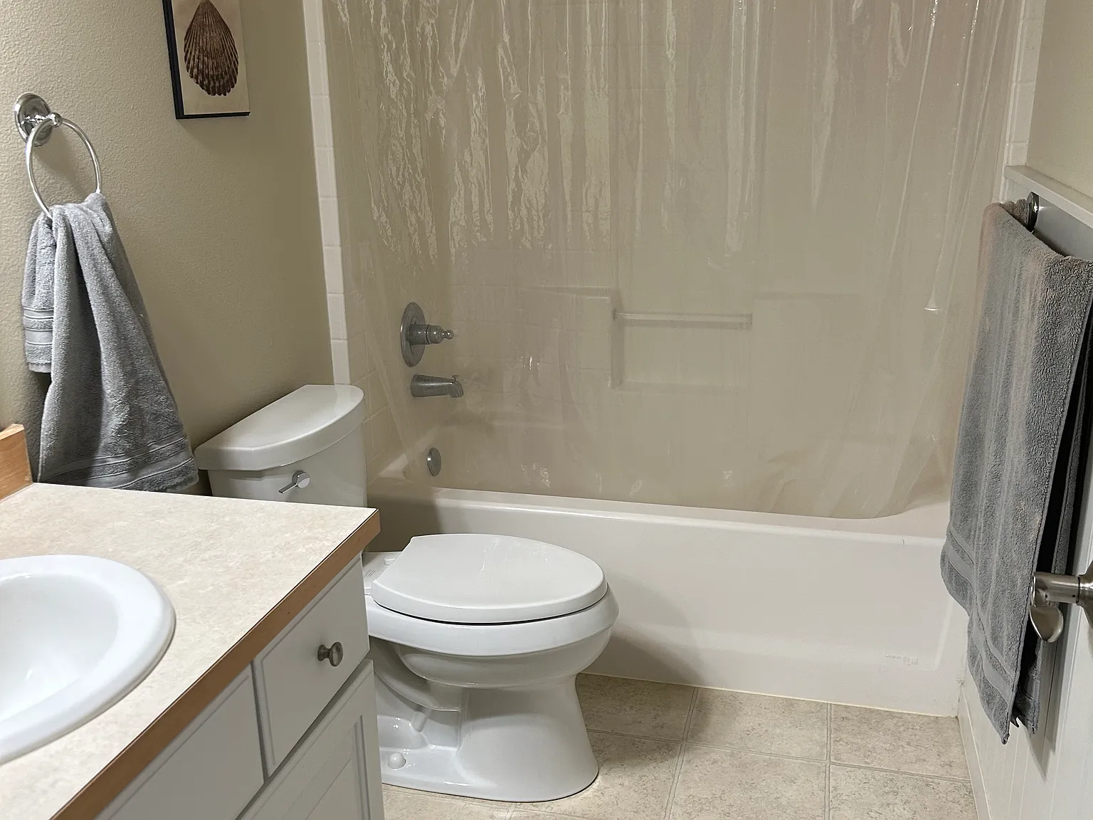 5 bed, 4030 sqft, $1,200 — Photo 2