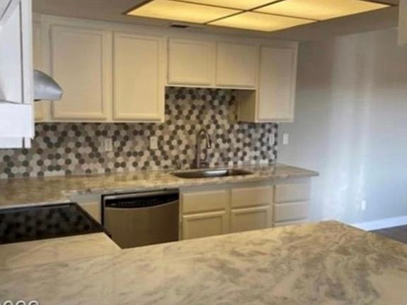 3rd image of 1637 Justin Cir #O