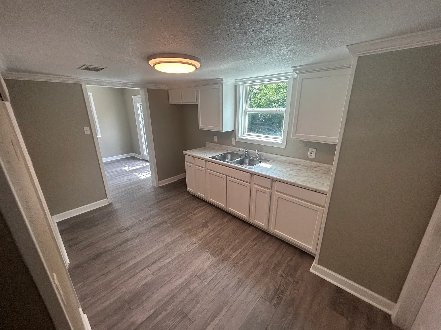 3 bed, 2.5 bath, 1620 sqft, $2,000 — Photo 4