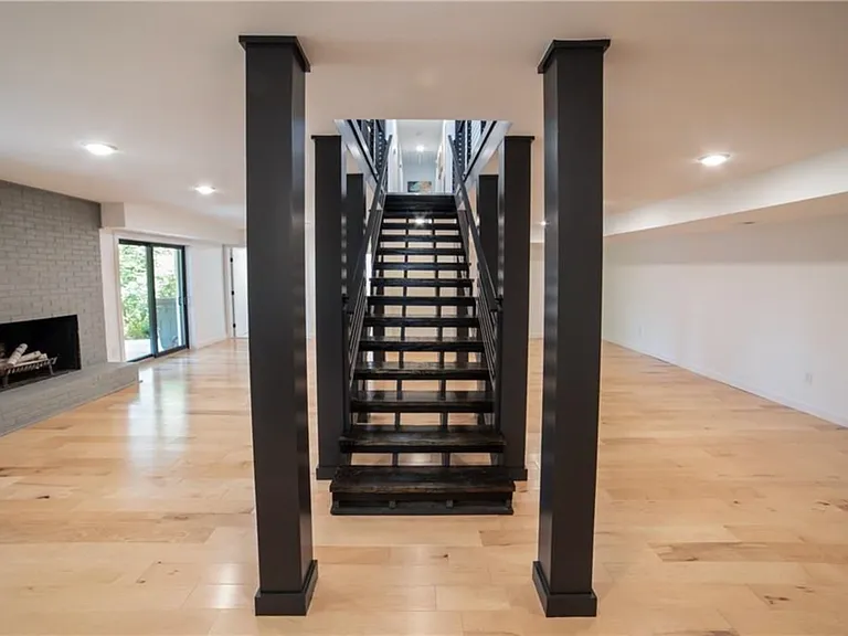 414 Shorecrest Dr — Photo 22
