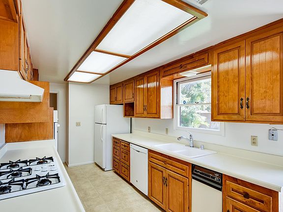 3rd image of 6701 Delfern St