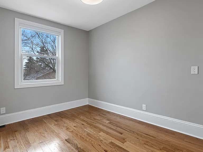 447 Green Ave — Photo 6