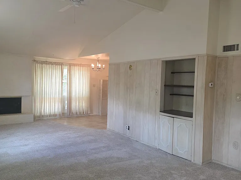 807 Edgefield Dr — Photo 3