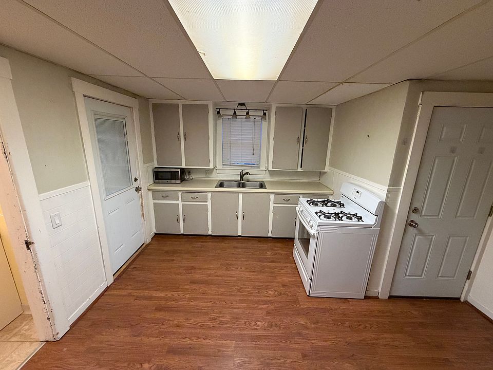 1st image of 307 W Wendell St APT 1