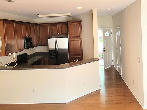 Open Kitchen with Bar