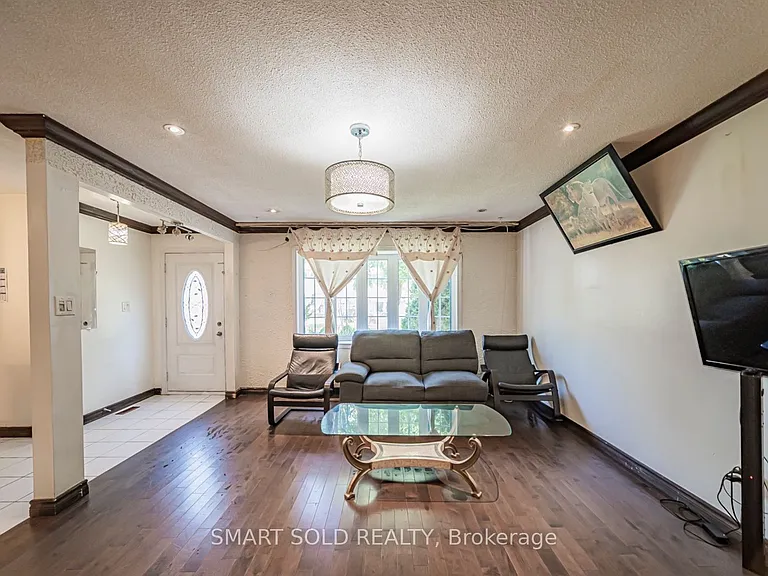 5 Horseley Hill Dr E — Photo 5