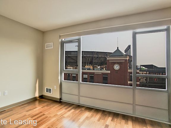2nd image of 170 King St Unit 907
