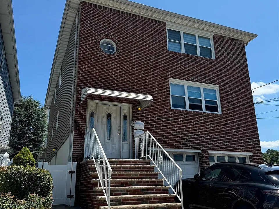 280 Sedore Ave #1