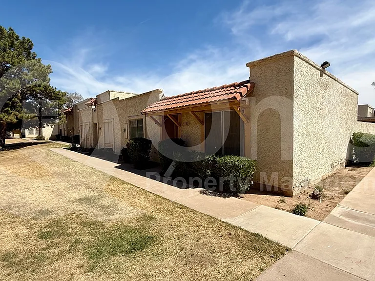 3132 W Harmont Dr — Photo 17