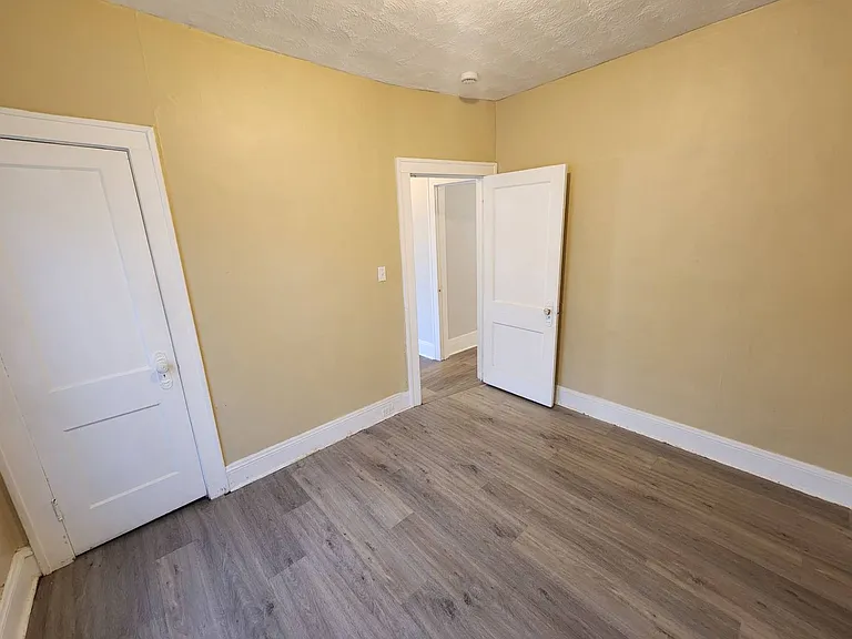 15816 Grovewood Ave — Photo 13