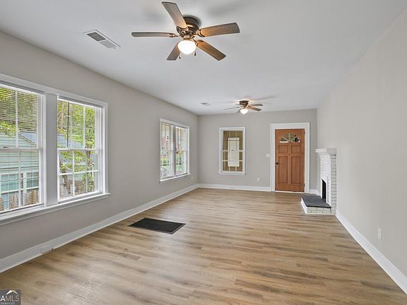 4th image of 556 Holly St NW