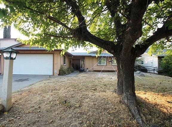 2nd image of 3625 Mulholland Way
