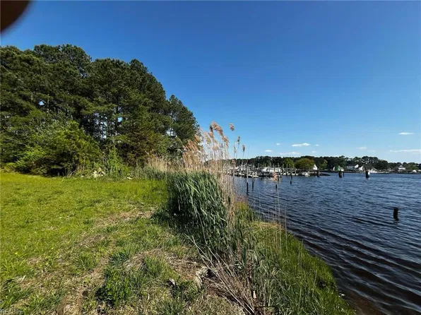 100 Fernwood Farms Rd, Chesapeake, VA 23320