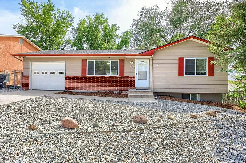 403 Elmwood Dr