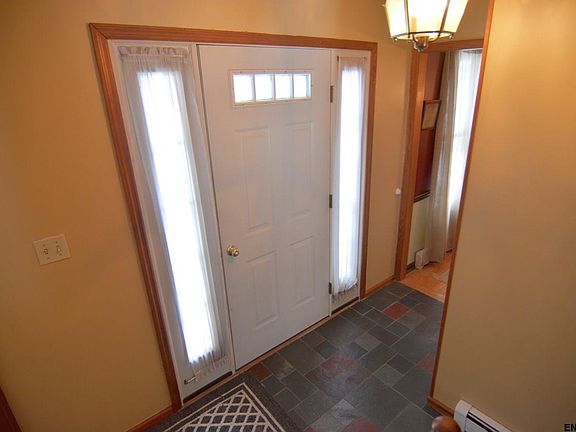 3rd image of 7 Woodlake Dr