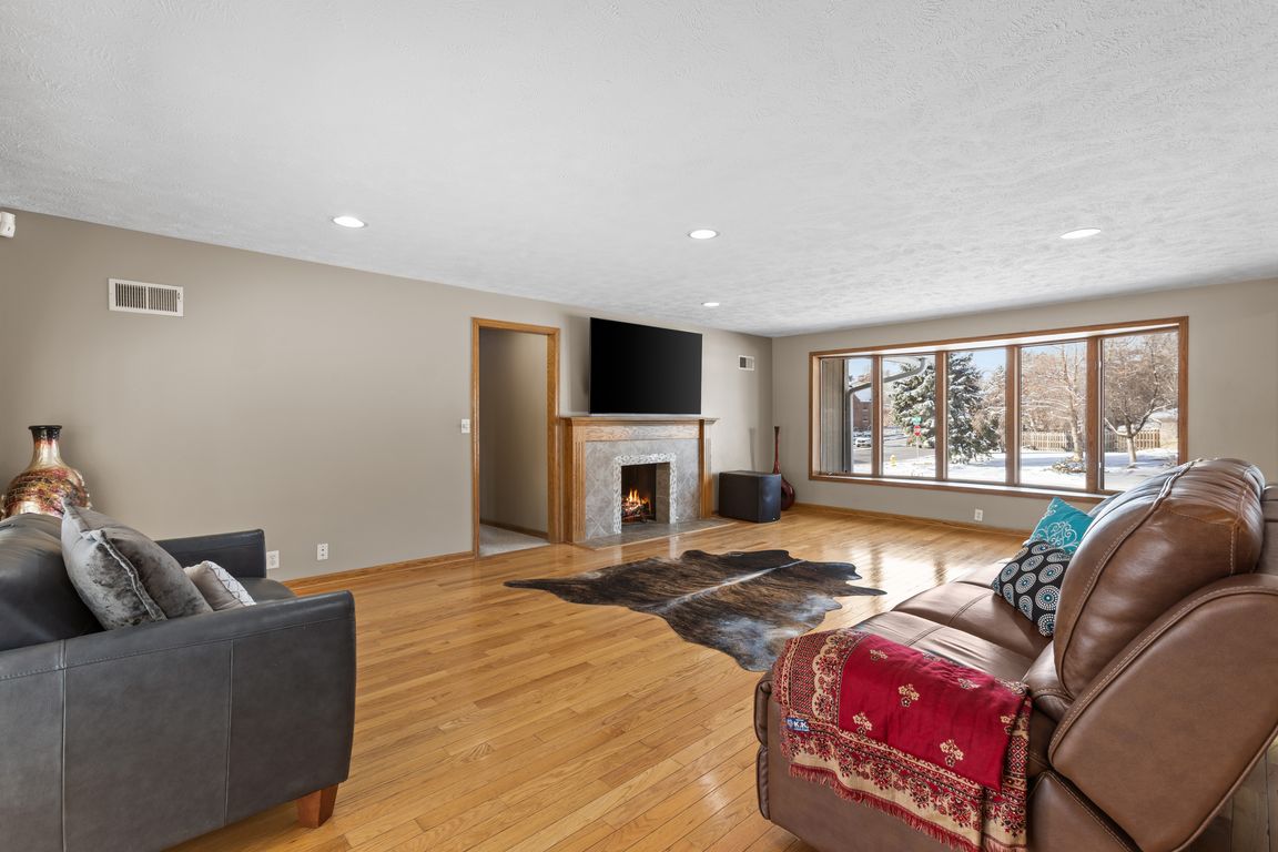 next background image