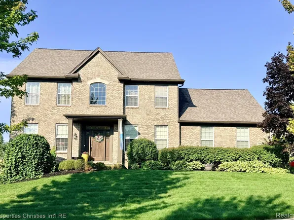 7017 Oakhurst Ridge Rd, Clarkston, MI 48348