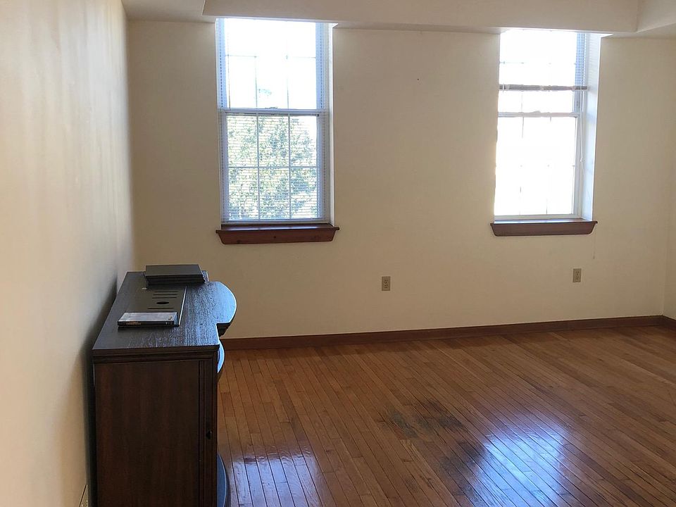 2nd image of 1625 Beason St #3