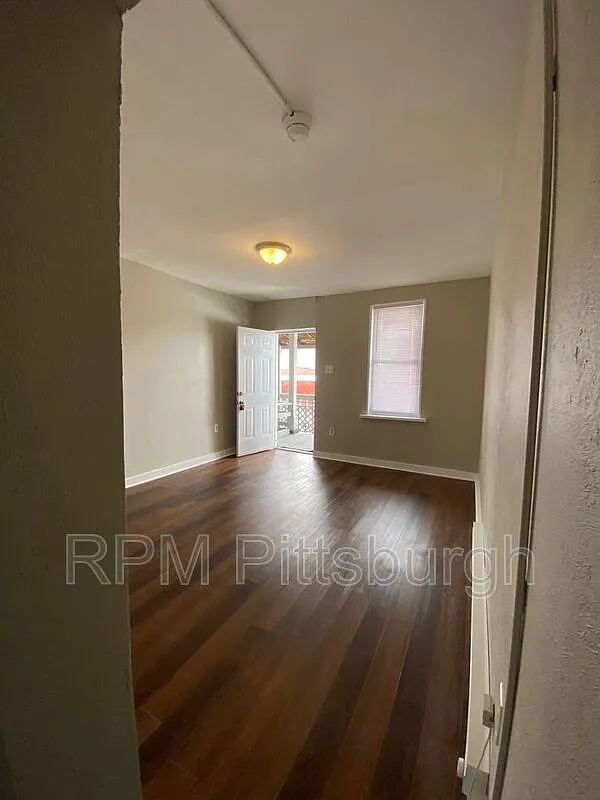 208 W Hazel Way photo 1