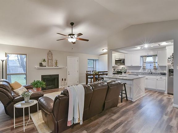 3rd image of 6205 Arrowwood Dr