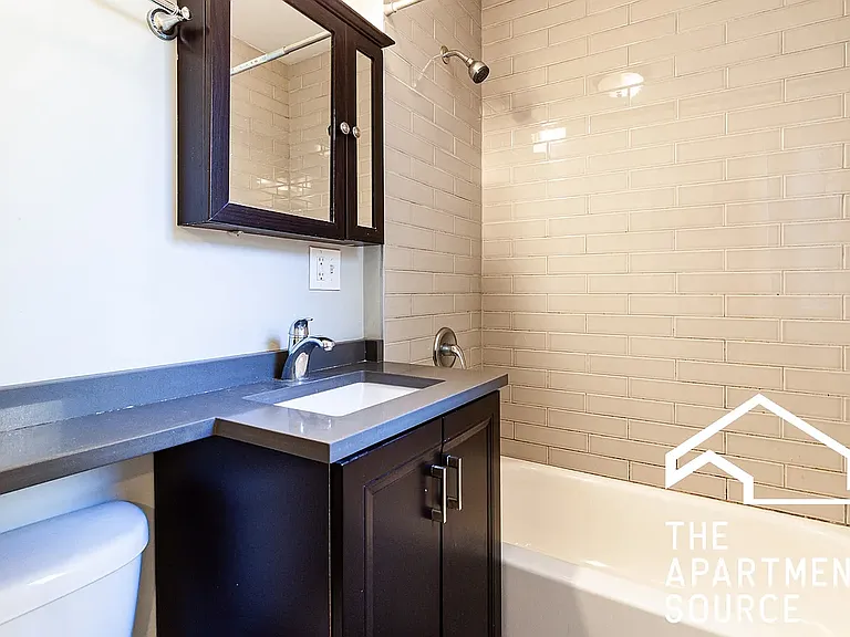 437 W Roscoe St #1 — Photo 11