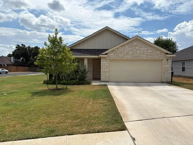 3403 N Monument Dr