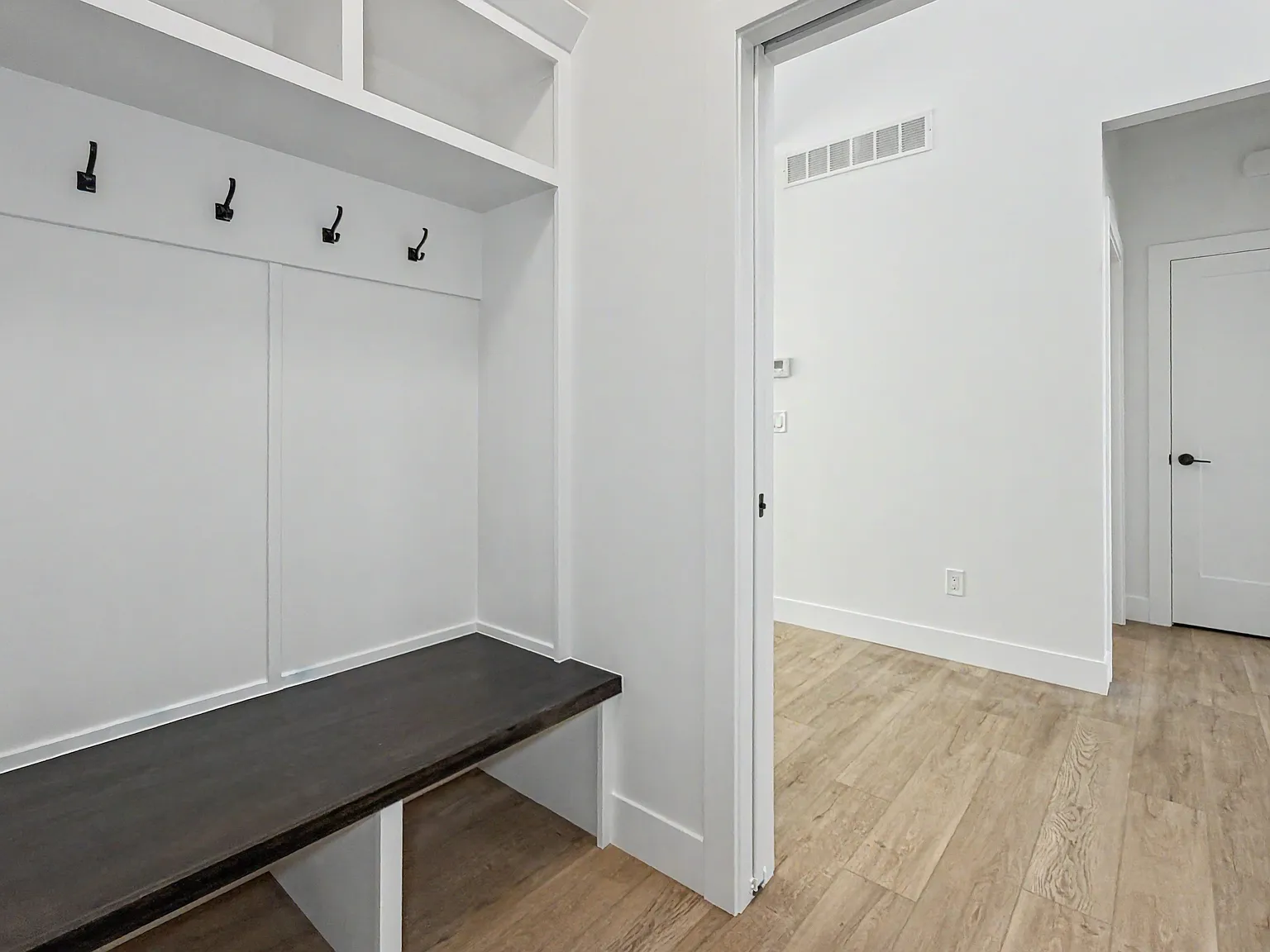3 bed, 2328 sqft, $2,990 — Photo 4