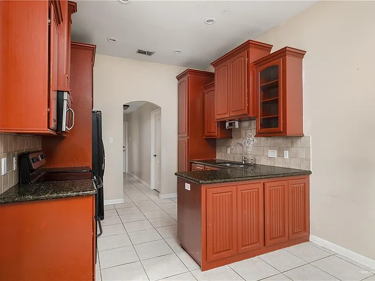 1011 Regal Dr — Photo 6