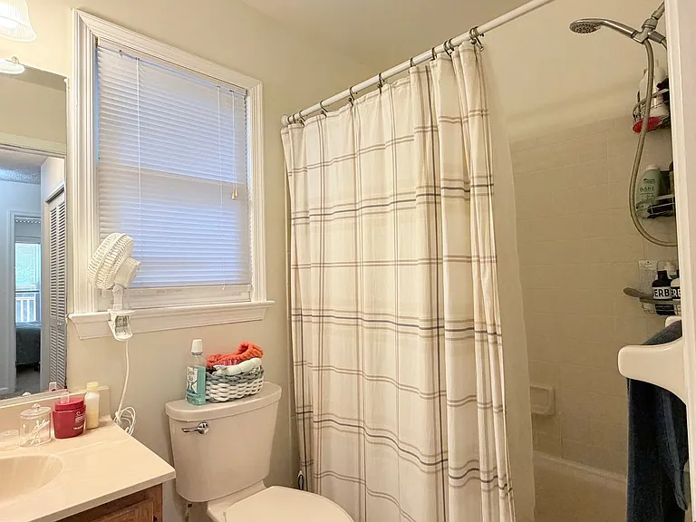 202 Sheffield Ln — Photo 9