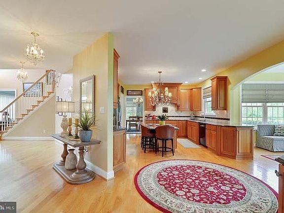 4th image of 208 Bohemia Mill Pond Dr