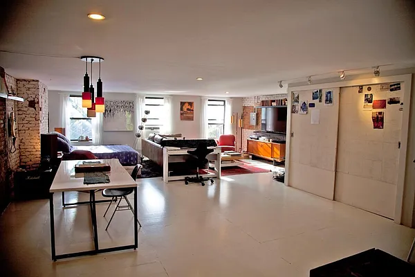 Rented by Keller Williams NYC | media 29