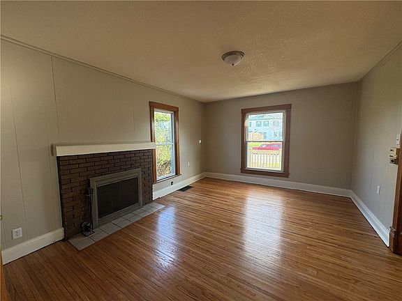 5th image of 712 E Washington St