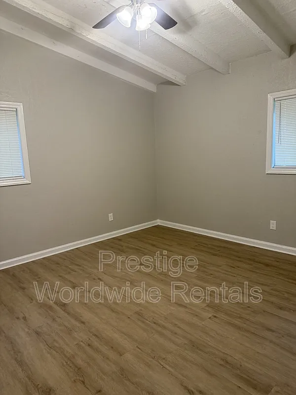 Building Photo - 4549 Sims St