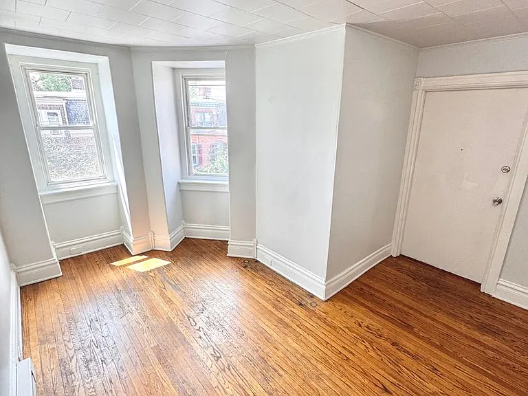 1103 W Linden St — Photo 3