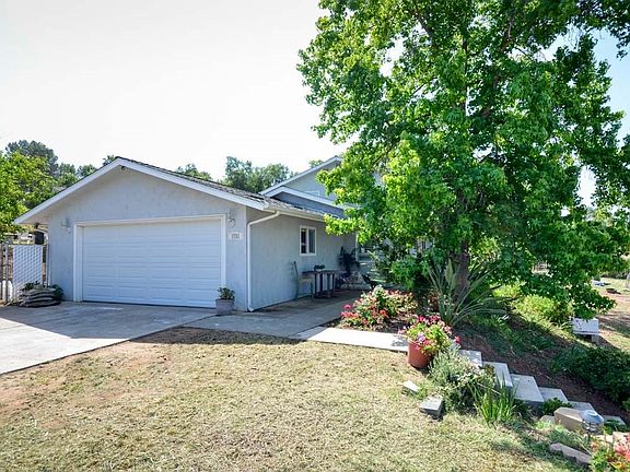 3rd image of 1751 Echo Valley Ln