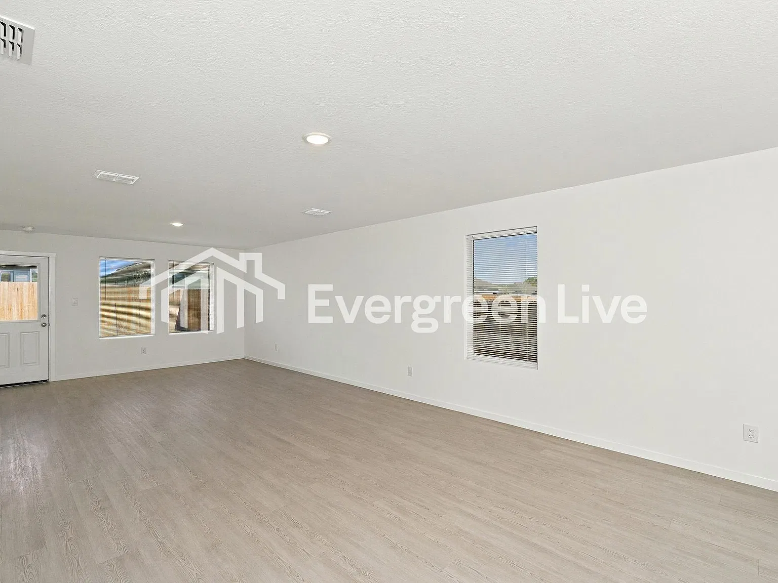 4 bed, 2.0 bath, 1575 sqft, $1,595 — Photo 3
