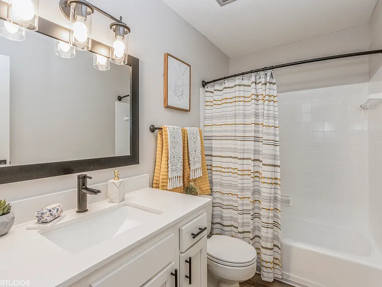 Kenilworth Apartments — Photo 5