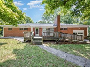 110 Panhandle Ln, Mount Airy, NC 27030