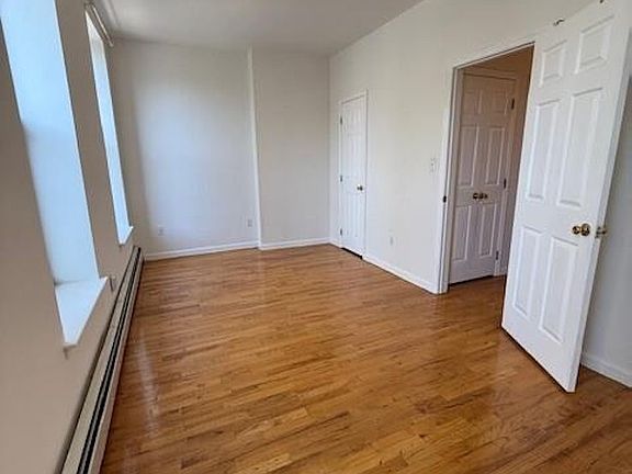 4th image of 623 Baltic St #3