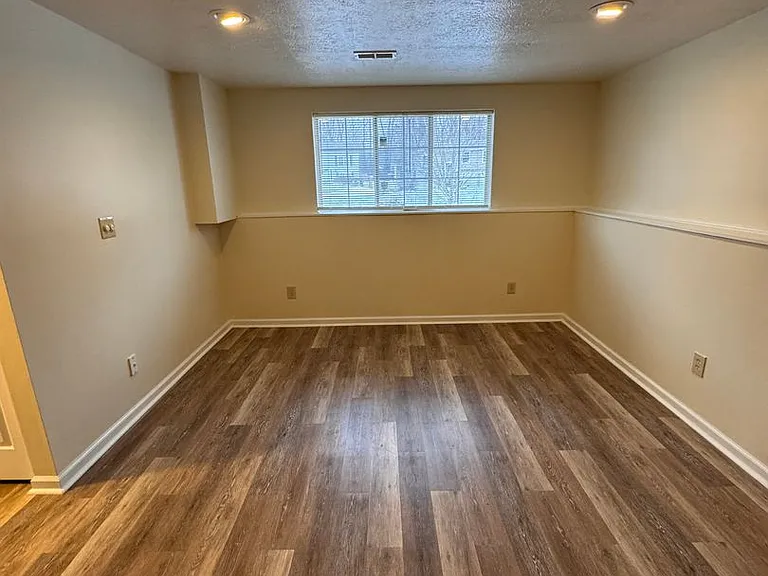 300 Pegotty Ct NE — Photo 27