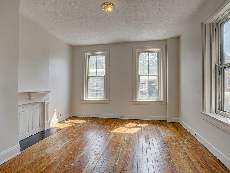2235 Victor St #1B — Photo 12