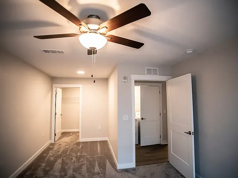Riverbend Flats — Photo 10