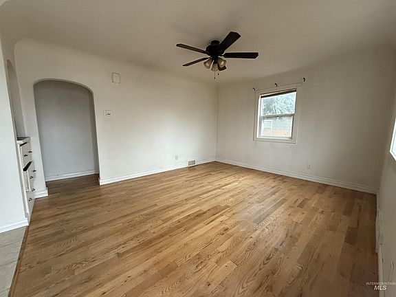 4th image of 1911 Lansing Ave