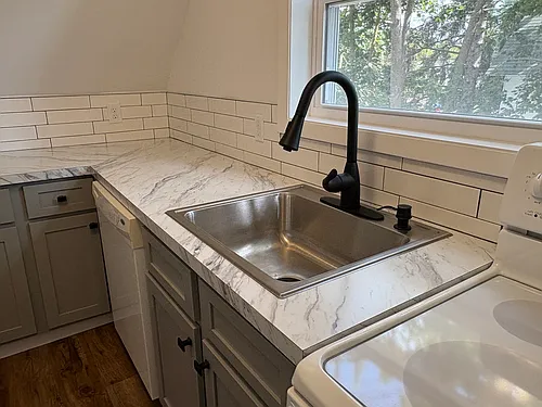 118 E 3rd St #2 Photo 1