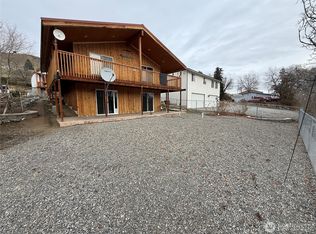 505 Beach St, Pateros, WA 98846