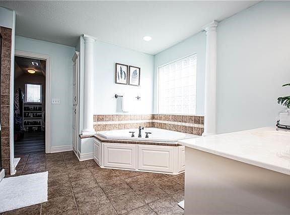 5th image of 2611 NE Prairie Falcon Dr